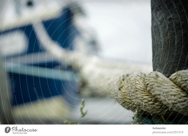 festmachen Küste Nordsee Ostsee Meer Insel Schifffahrt Fischerboot Segelschiff Wasserfahrzeug Hafen Seil blau blaustich Anker ankern Schiffstau Anlegestelle