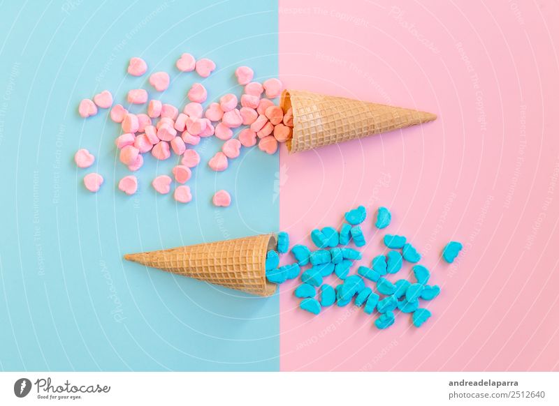 Eiscremekegel mit Herz- und Mondform Marshmallows oben drauf Lebensmittel Dessert Speiseeis Süßwaren Lifestyle Valentinstag Geburtstag Kunst Kunstwerk