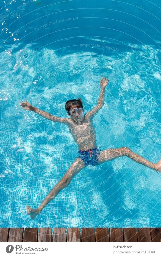 Sprung ins Wasser Leben Schwimmbad Ferien & Urlaub & Reisen Tourismus Sommerurlaub Kind Kindheit Körper 1 Mensch 8-13 Jahre Schwimmen & Baden Erholung fallen