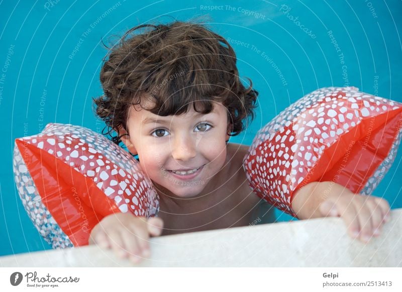 Foto eines bezaubernden Jungen beim Schwimmen lernen schön Schwimmbad Spielen Ferien & Urlaub & Reisen Sommer Strand Meer Kind Schule Mensch Baby Kleinkind