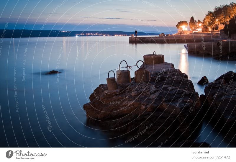 Ein Abend am Meer Schwimmen & Baden Ferien & Urlaub & Reisen Tourismus Camping Sommerurlaub Nachtleben Segeln Wasser Schönes Wetter Küste Bucht Selce Kroatien