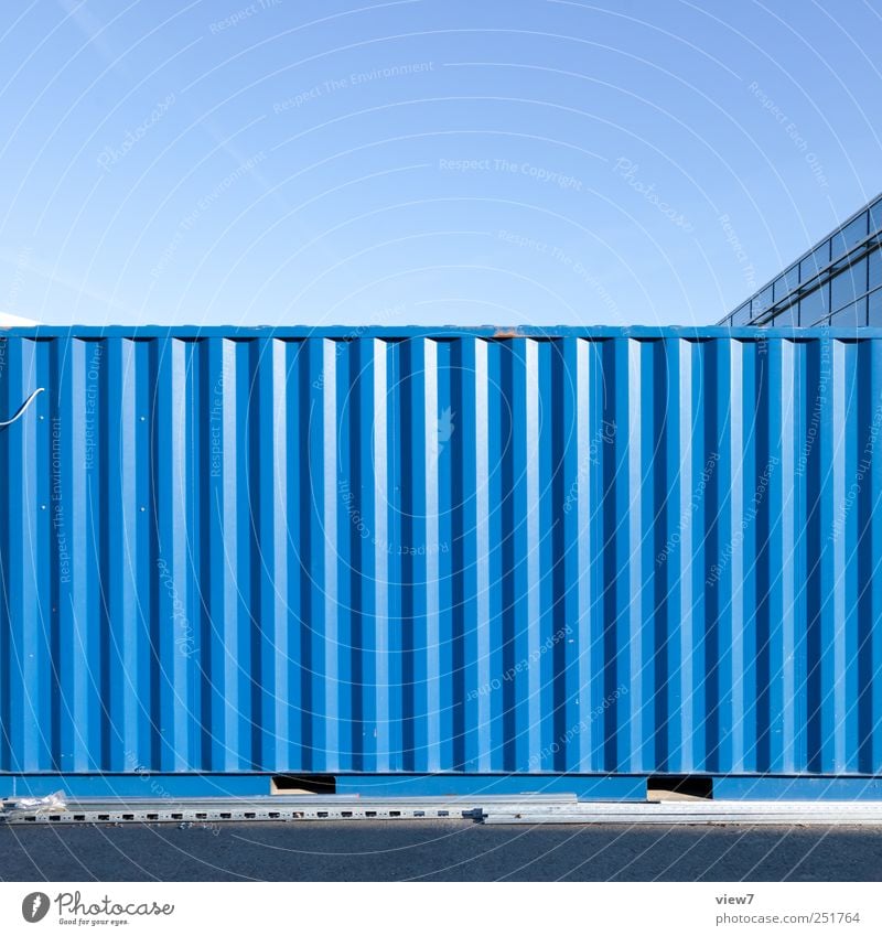 big city Wirtschaft Industrie Handel Güterverkehr & Logistik Industrieanlage Mauer Wand Fassade Metall Zeichen Linie Streifen alt ästhetisch authentisch einfach