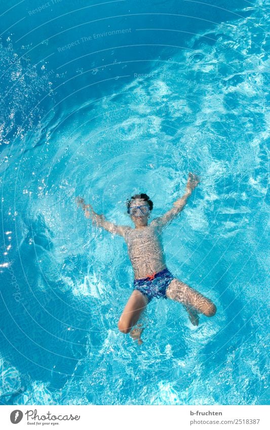 Spass im Wasser Leben Schwimmbad Schwimmen & Baden Freizeit & Hobby Ferien & Urlaub & Reisen Freiheit Sommerurlaub Kind Körper 8-13 Jahre Kindheit tauchen