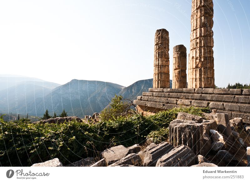 Der Tempel des Apollo Altstadt Ruine Vergangenheit Vergänglichkeit verlieren Griechenland Delphi Peloponnes Orakel Apollon-Tempel Antike Berge u. Gebirge Säule