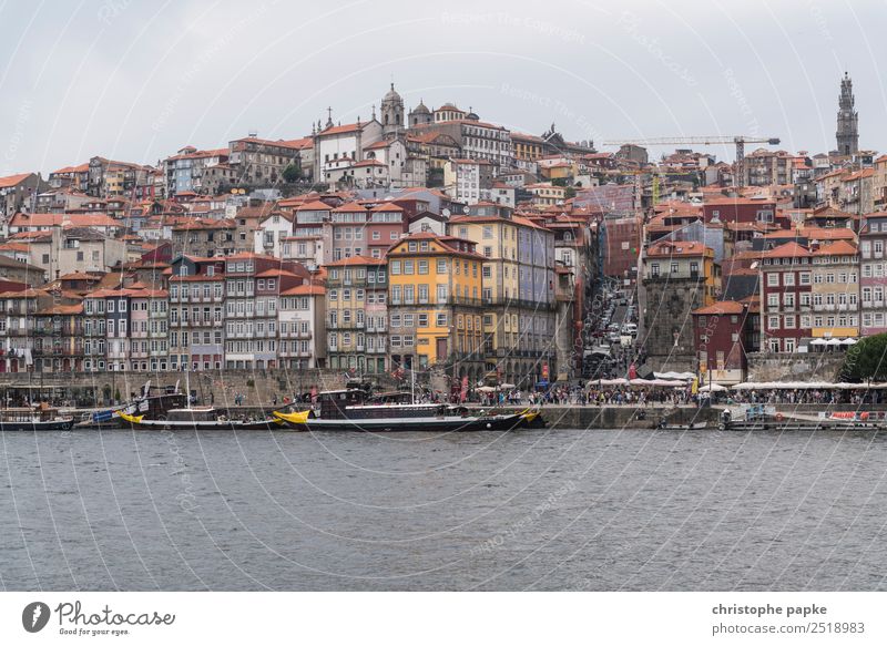 Blick auf Portos historische Altstadt Ferien & Urlaub & Reisen Ausflug Städtereise Himmel Wolken Küste Flussufer Portugal Stadt Hafenstadt Stadtzentrum Skyline