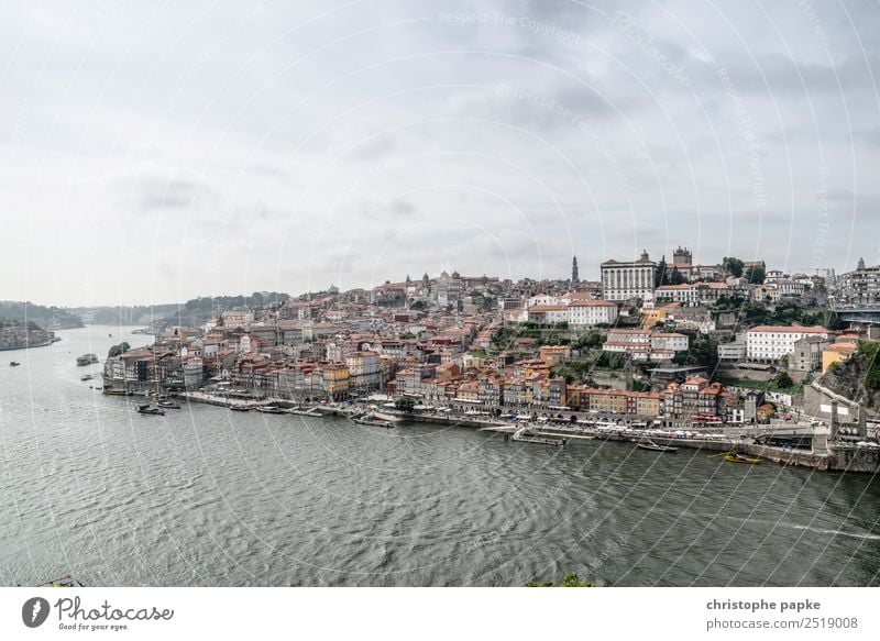 Porto Ferien & Urlaub & Reisen Ferne Sightseeing Städtereise Wasser Himmel Wolken schlechtes Wetter Flussufer Portugal Europa Stadt Stadtzentrum Altstadt