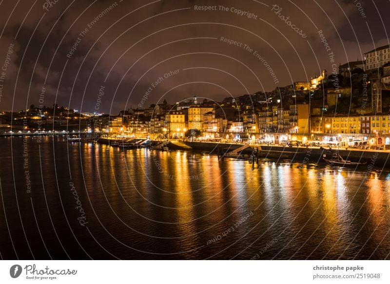 skyline of Porto at night Ferien & Urlaub & Reisen Städtereise Flussufer Douro Portugal Stadt Stadtzentrum Altstadt Skyline Haus Sehenswürdigkeit Wahrzeichen