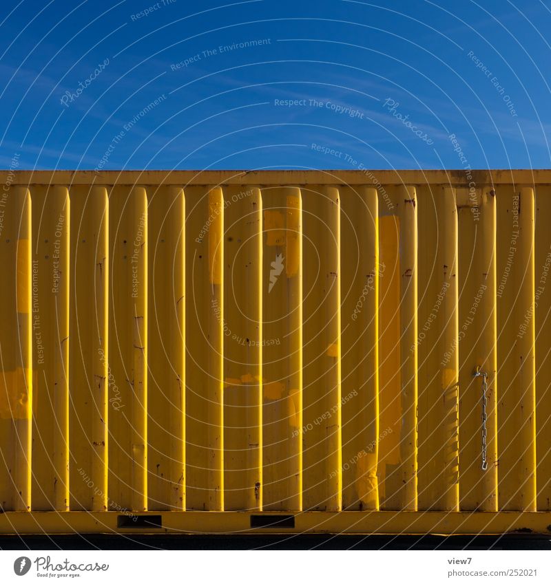 Container gelb Arbeitsplatz Baustelle Industrie Güterverkehr & Logistik Mauer Wand Fassade Metall Linie Streifen alt authentisch einfach modern Farbfoto