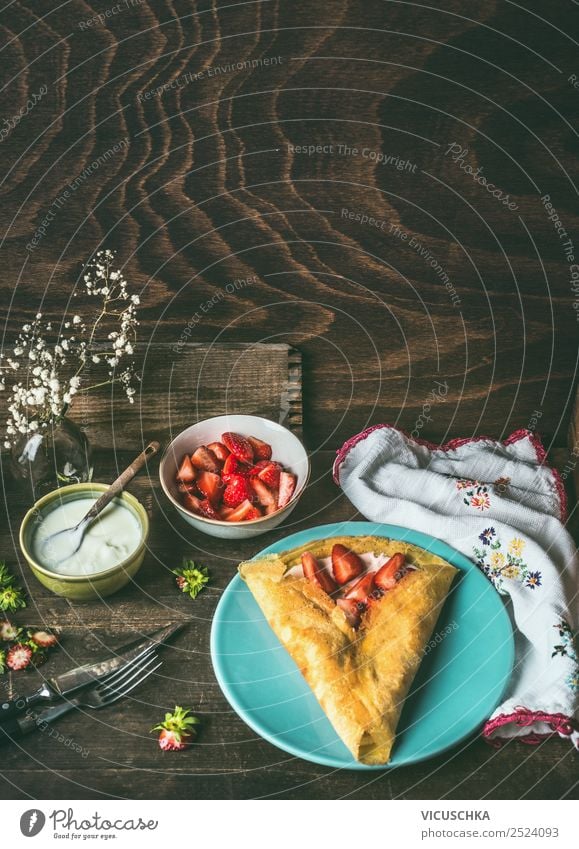 Pfannkuchen mit Erdbeeren und Joghurt Lebensmittel Frucht Teigwaren Backwaren Ernährung Frühstück Vegetarische Ernährung Geschirr Stil Design Häusliches Leben