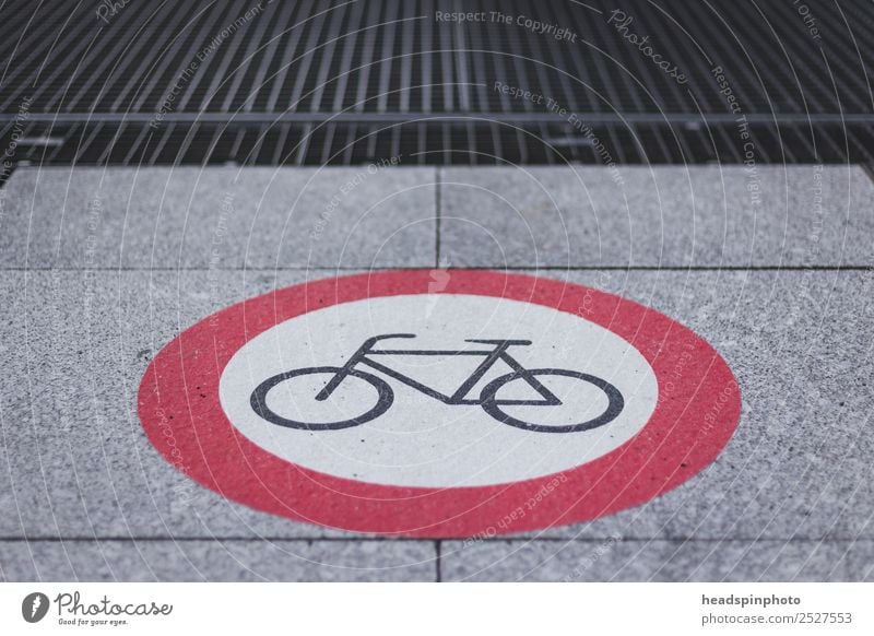 Durchfahrt für Fahrräder verboten Sport Fitness Sport-Training Fahrradfahren Klima Stadtzentrum Fußgängerzone Verkehrsmittel Verkehrswege Straßenverkehr