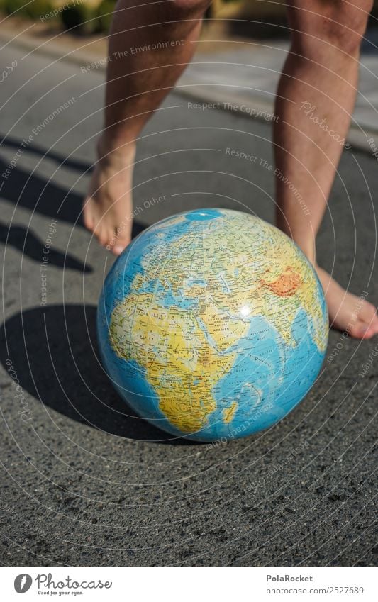 #S# Weltfußball Umwelt Natur Freude Erde Globus Fuß Fußball Asphalt Spielen Spieler treten Schuss Planet Barfuß Kugel Kontinente Landkarte blau Farbfoto