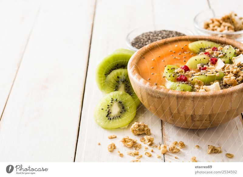 Gesunder Smoothie mit Obst und Getreide Lebensmittel Gesunde Ernährung Foodfotografie Joghurt Frucht Dessert Frühstück Bioprodukte Vegetarische Ernährung