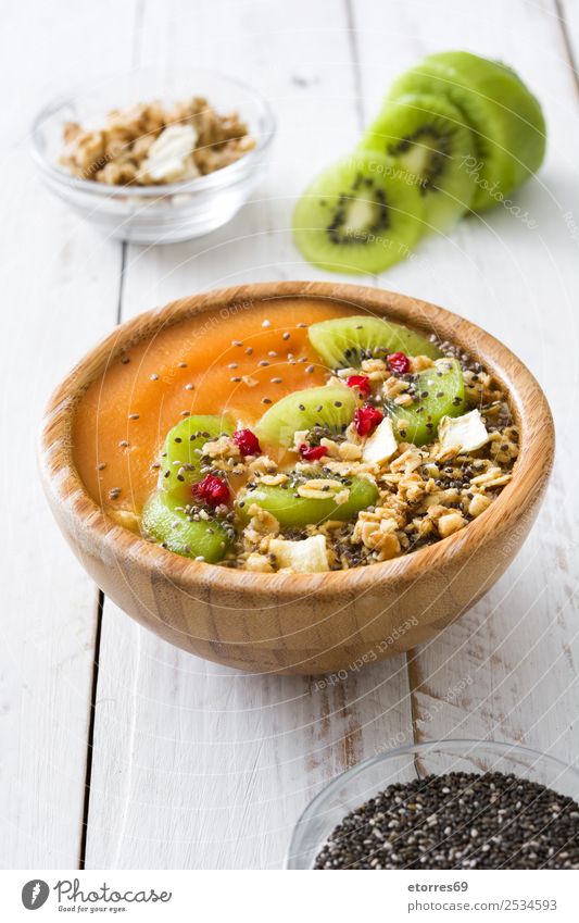 Smoothie mit Obst, Getreide und Chia Lebensmittel Gesunde Ernährung Speise Foodfotografie Joghurt Milcherzeugnisse Gemüse Frucht Essen Frühstück organisch Diät