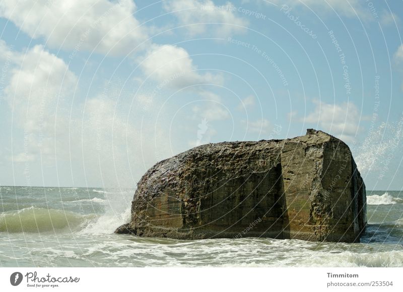 Da steh ich nun... Ferien & Urlaub & Reisen Sommer Sommerurlaub Umwelt Natur Urelemente Wasser Himmel Wolken Schönes Wetter Wellen Küste Nordsee Dänemark Beton