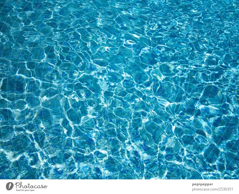 wasser Freizeit & Hobby Schwimmen & Baden Ferien & Urlaub & Reisen Wellen Schwimmbad Wasser blau Farbfoto Nahaufnahme Menschenleer Kontrast