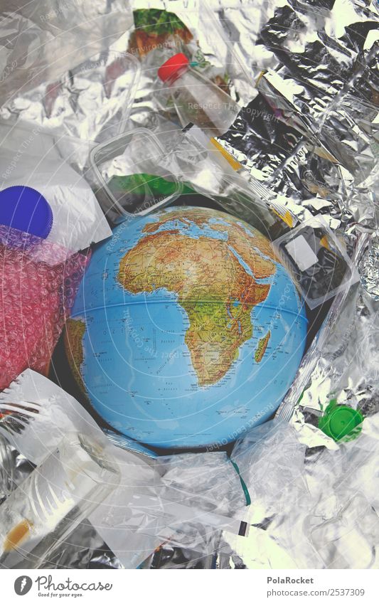 #A# Müllio Umwelt Kitsch Klimawandel Müllbehälter Müllsack Müllverwertung Müllentsorgung Recycling Recyclingcontainer Farbfoto Gedeckte Farben Innenaufnahme