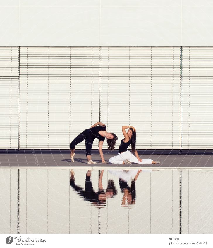 Modern Dance meets Hip-Hop IV feminin Junge Frau Jugendliche 2 Mensch 18-30 Jahre Erwachsene Tanzen Tanzveranstaltung Tänzer Veranstaltung Show trendy