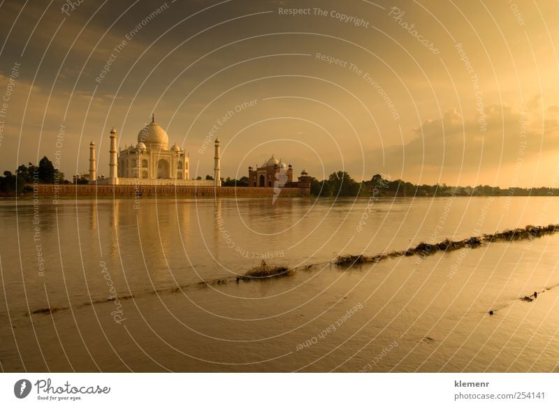 Taj Mahal in der Sonnenuntergangsszene Umwelt Wasser Wolken Flussufer Platz Architektur Moschee Palast Ferien & Urlaub & Reisen ästhetisch authentisch