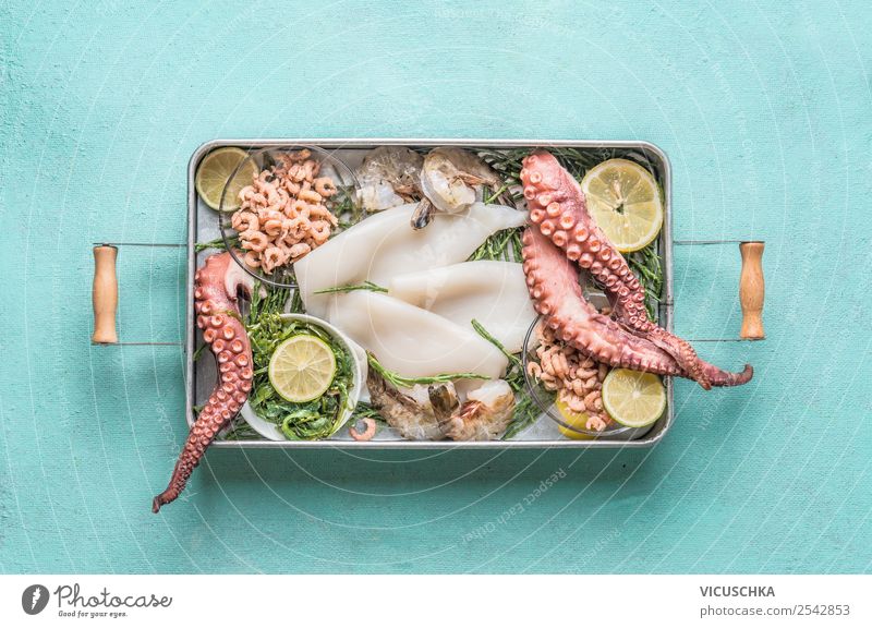 Verschiedene Meeresfrüchte im Tablett Lebensmittel Ernährung Mittagessen Vegetarische Ernährung Diät Geschirr Stil Design Gesunde Ernährung Tisch Restaurant