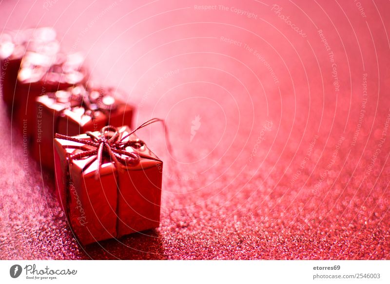 Geschenkverpackungen Dekoration & Verzierung Ornament rot hell Ferien & Urlaub & Reisen Feste & Feiern Feiertag Präsentation Stern (Symbol) festlich Glitter