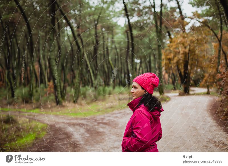 Erwachsene Frau Geht Im Wald Spazieren Ein Lizenzfreies Stock Foto Von Photocase 