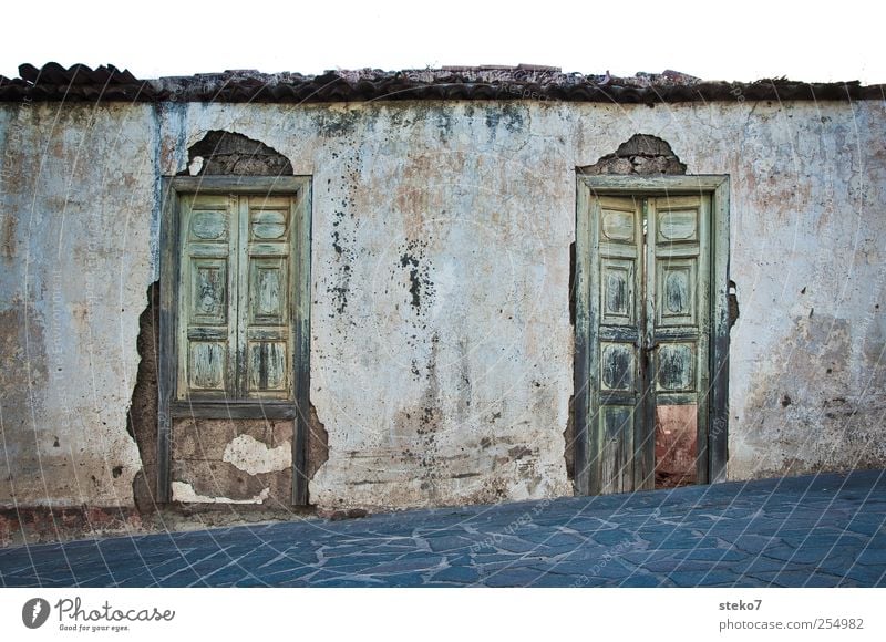222 Haus Mauer Wand Fassade Tür alt trist Verfall mediterran Teneriffa Außenaufnahme Menschenleer Textfreiraum oben