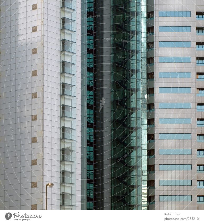 Fensterplätzchen Dubai Stadt Stadtzentrum Menschenleer Hochhaus Bauwerk Gebäude Architektur Fassade Balkon Beton Glas glänzend modern Linie Treppenhaus Laterne