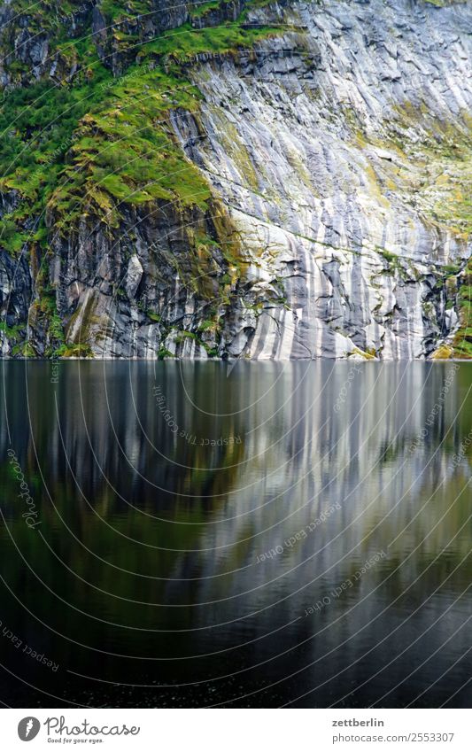 Trildalsvatnet Polarmeer Europa Felsen Ferien & Urlaub & Reisen Fjord Insel Landschaft Lofoten maritim Meer See Natur Norwegen Reisefotografie Skandinavien