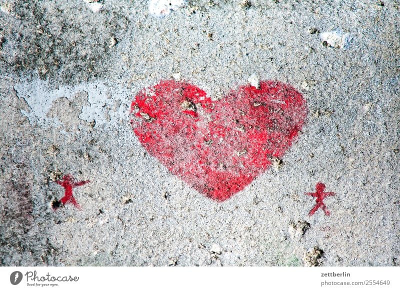 Herz Liebe Zusammensein Partnerschaft Paar paarweise Zuneigung Romantik Beton verwittert Farbe rot Straßenkunst Liebespaar 2 Grafik u. Illustration Zeichnung