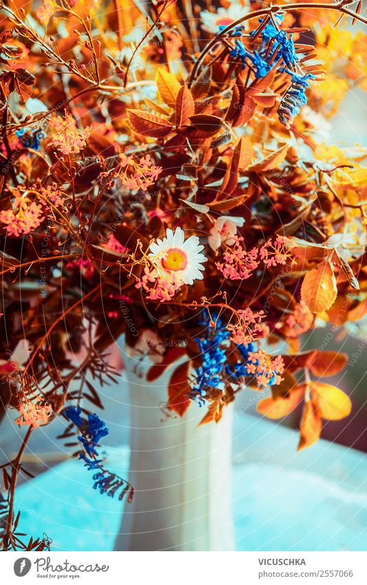 Herbst Blumenstrauß in Vase Lifestyle Design Leben Häusliches Leben Innenarchitektur Dekoration & Verzierung einfach gelb Stil Stillleben arrangiert herbstlich