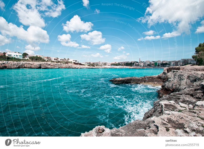 Postkarte aus Porto Christo Urelemente Luft Wasser Himmel Wolken Sommer Schönes Wetter Wellen Küste Bucht ästhetisch Mittelmeer Felsen Klippe türkis blau weiß