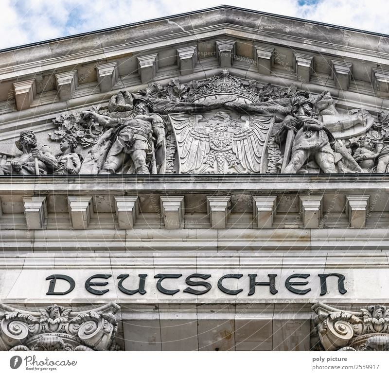 "Dem deutschen Volke" - Reichstag Berlin Tourismus Freiheit Sightseeing Städtereise Sommerurlaub Stadt Hauptstadt Stadtzentrum Altstadt Bauwerk Gebäude