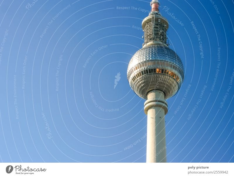Berliner Fernsehturm Himmel nur Himmel Wolkenloser Himmel Schönes Wetter Hauptstadt Menschenleer Bauwerk Gebäude Architektur Sehenswürdigkeit Wahrzeichen