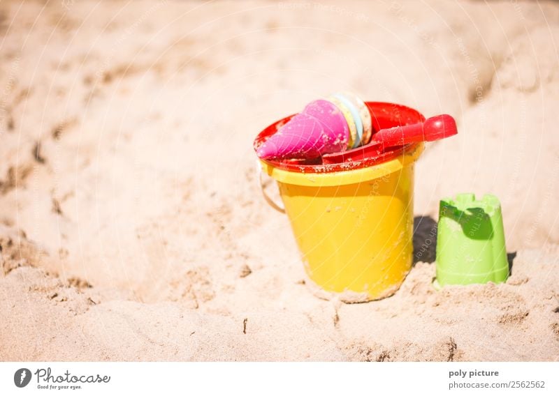 Sandspielzeug am Strand Wellness Freizeit & Hobby Spielen Ferien & Urlaub & Reisen Tourismus Ausflug Ferne Freiheit Sommer Sommerurlaub Sonne Sonnenbad Meer