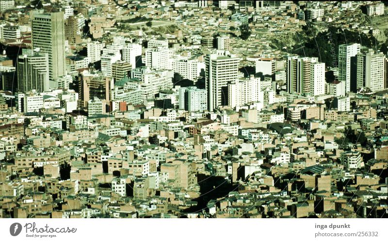 La Paz Bolivien Südamerika Hauptstadt Stadtzentrum überbevölkert Haus Hochhaus Bankgebäude Industrieanlage Arbeit & Erwerbstätigkeit Häusliches Leben dreckig