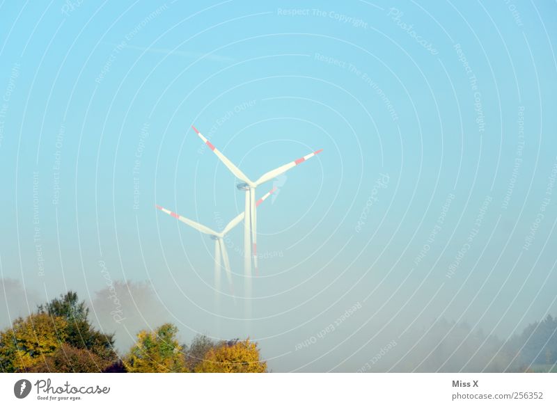 Nebel-Räder Technik & Technologie Energiewirtschaft Erneuerbare Energie Windkraftanlage Umwelt Himmel drehen Windrad Nebelschleier Farbfoto mehrfarbig