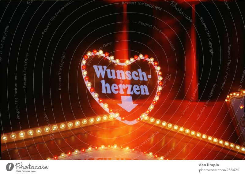 herzspezialist Teigwaren Backwaren Süßwaren Ernährung Kitsch Krimskrams Souvenir Schriftzeichen Herz leuchten einzigartig Liebe dankbar Werbung Leuchtreklame