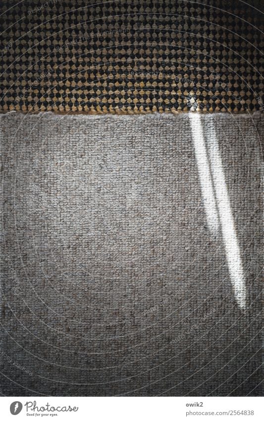 Randerscheinung Teppich Teppichmuster Kunststoff leuchten außergewöhnlich dunkel einfach klein unten Lichteinfall Teppichkante Am Rand rau unklar Farbfoto