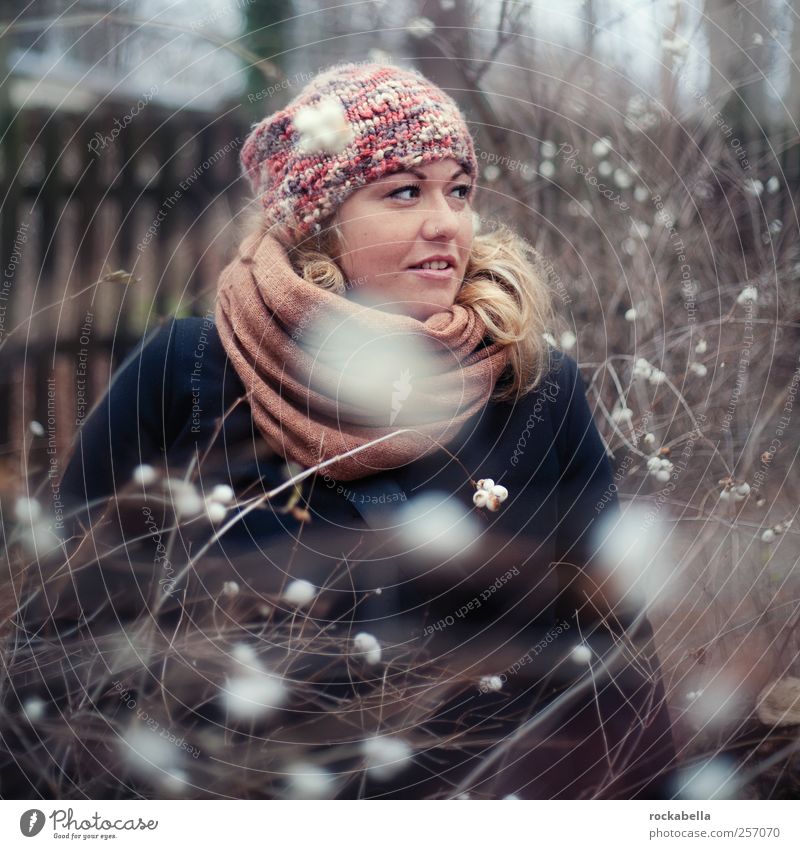 wintermärchen. feminin Junge Frau Jugendliche 1 Mensch 18-30 Jahre Erwachsene Mode Bekleidung Mütze blond Locken ästhetisch schön einzigartig positiv Wärme