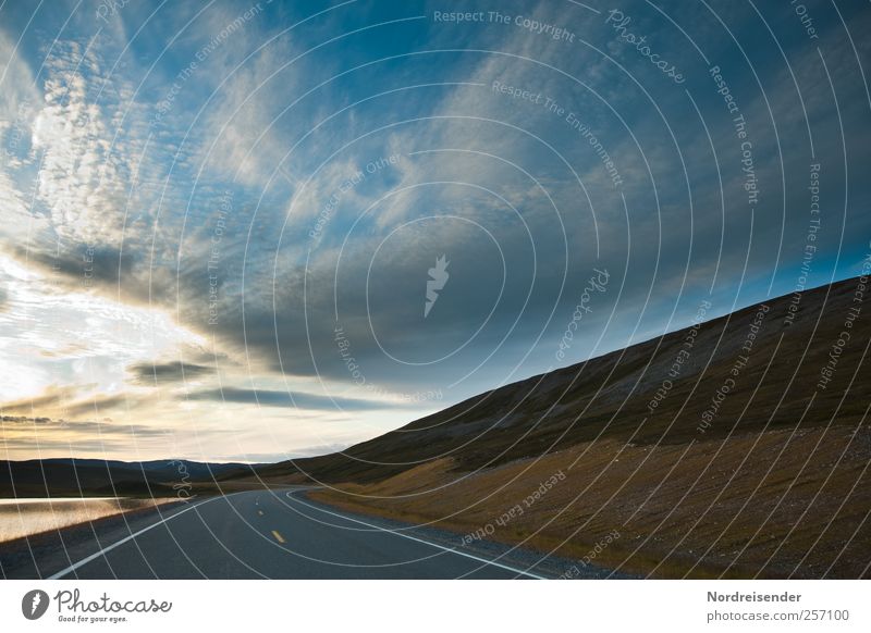 Dunkles Band Sinnesorgane ruhig Ferne Freiheit Landschaft Urelemente Wasser Wolken Sommer Klima Schönes Wetter Hügel See Verkehr Verkehrswege Straßenverkehr