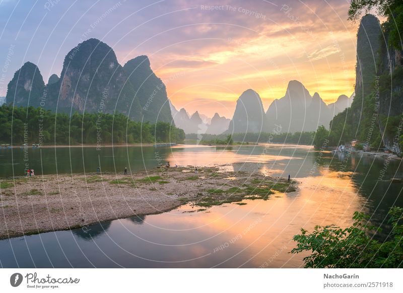 Erstaunlicher Sonnenuntergang in Xinping, Yangshuo, China Ferien & Urlaub & Reisen Tourismus Ausflug Abenteuer Berge u. Gebirge Umwelt Natur Landschaft Wasser