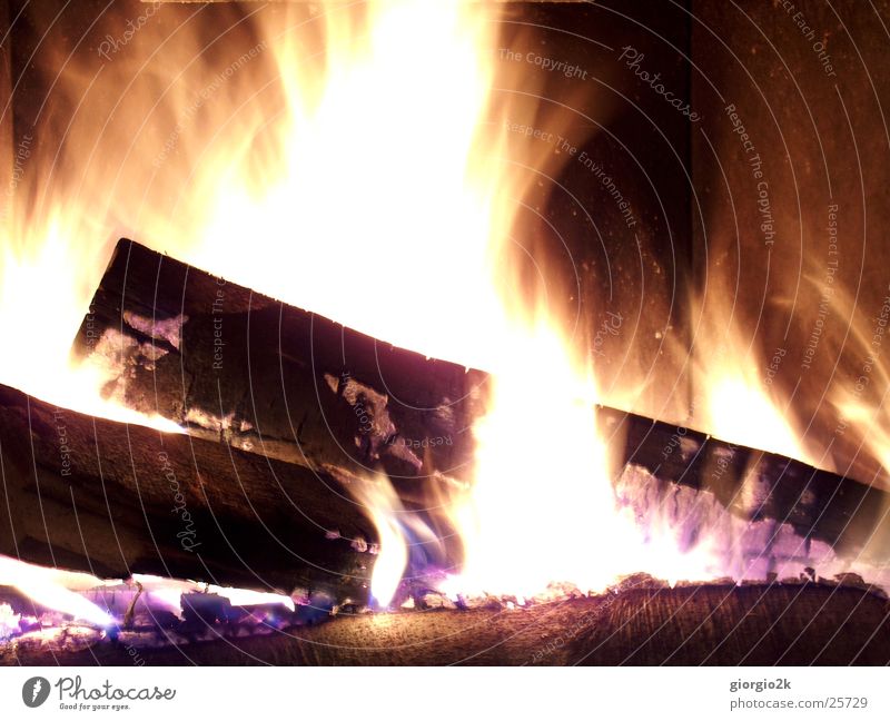 Fegefeuer I heiß Holz brennen Langzeitbelichtung rot Kohlenstoff Kamin Brand Flamme Cheminée Schornstein Feuer