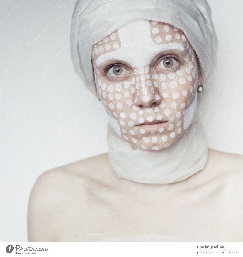 white.one schön Haut Gesicht Kosmetik Schminke Junge Frau Jugendliche Erwachsene 1 Mensch 18-30 Jahre Kunstwerk Papier Zeichen Ornament außergewöhnlich exotisch