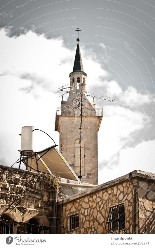 Sonntags Energiewirtschaft Solarzelle Wassertank Antenne Himmel Wolken Schönes Wetter Jerusalem Naher und Mittlerer Osten Israel Dorf Menschenleer Haus Kirche