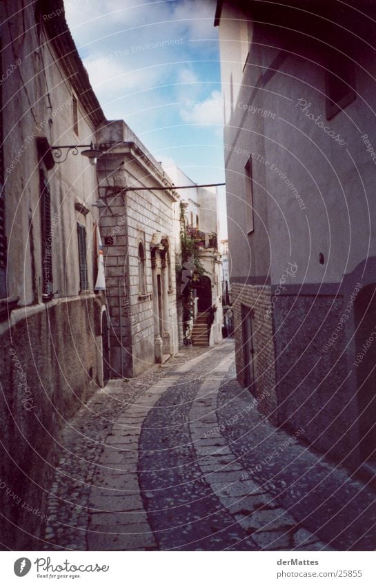 Gasse im Süden Italien Dorf Architektur Straße Mediteran Altstadt Kurve