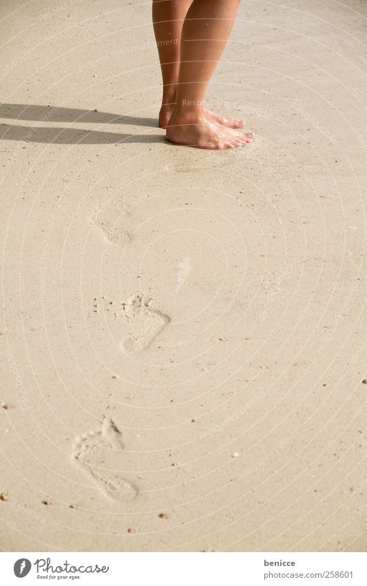 footprints Fußspur Beine Mann Frau Strand Ferien & Urlaub & Reisen Wege & Pfade gehen Gang Sand Sandstrand Sprechblase copyspace Europäer Thailand Asien Sonne