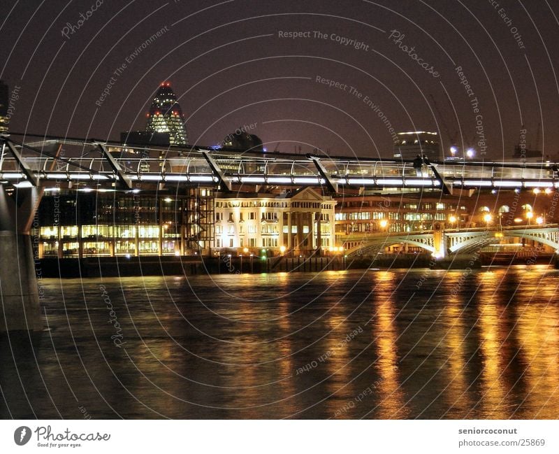 London - Millenium Bridge Nacht Licht Europa Brücke Fluss Themse Wasser