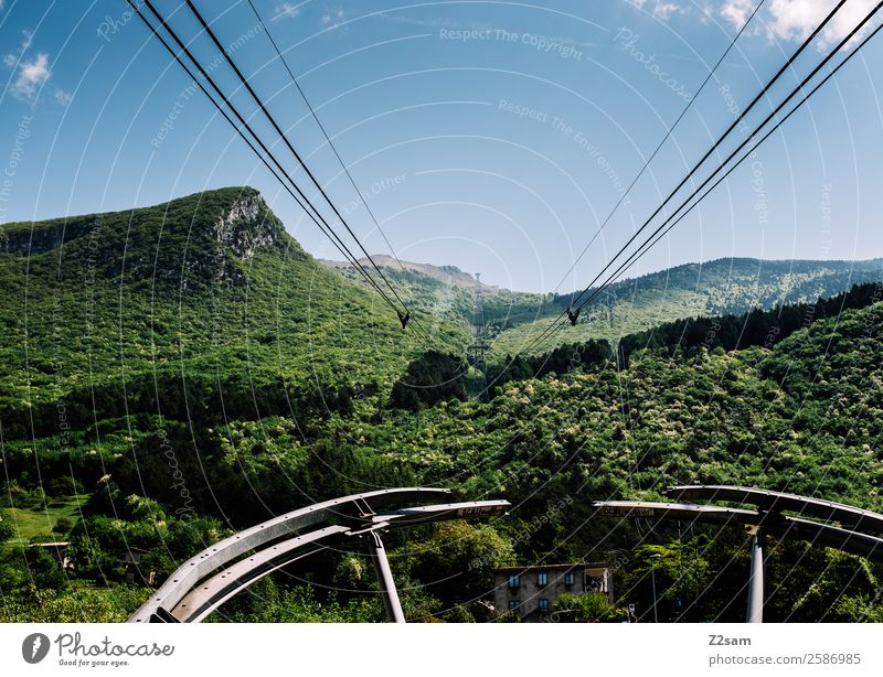 Gondel | Monte Baldo | Bergfahrt Natur Landschaft Himmel Schönes Wetter Wald Alpen Berge u. Gebirge Personenverkehr Seilbahn fahren Ferne gigantisch hoch