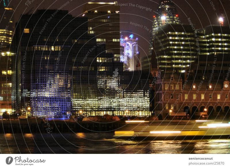 London Themseufer bei Nacht Reflexion & Spiegelung Europa Licht Wasser Fluss Lloyd Building Architektur