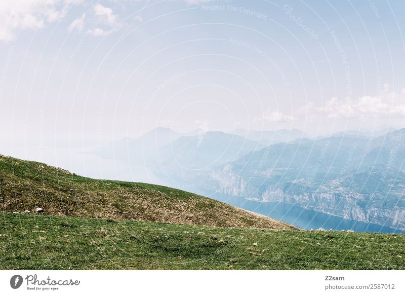 Monte Baldo | Gardasee Umwelt Natur Landschaft Himmel Schönes Wetter Wiese Alpen Berge u. Gebirge Gipfel gigantisch Unendlichkeit nachhaltig Wärme blau grün